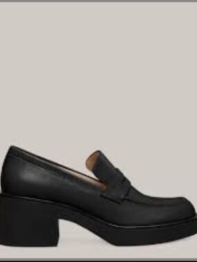 Stuart Weitzman Sussex Loafers. Size 7B